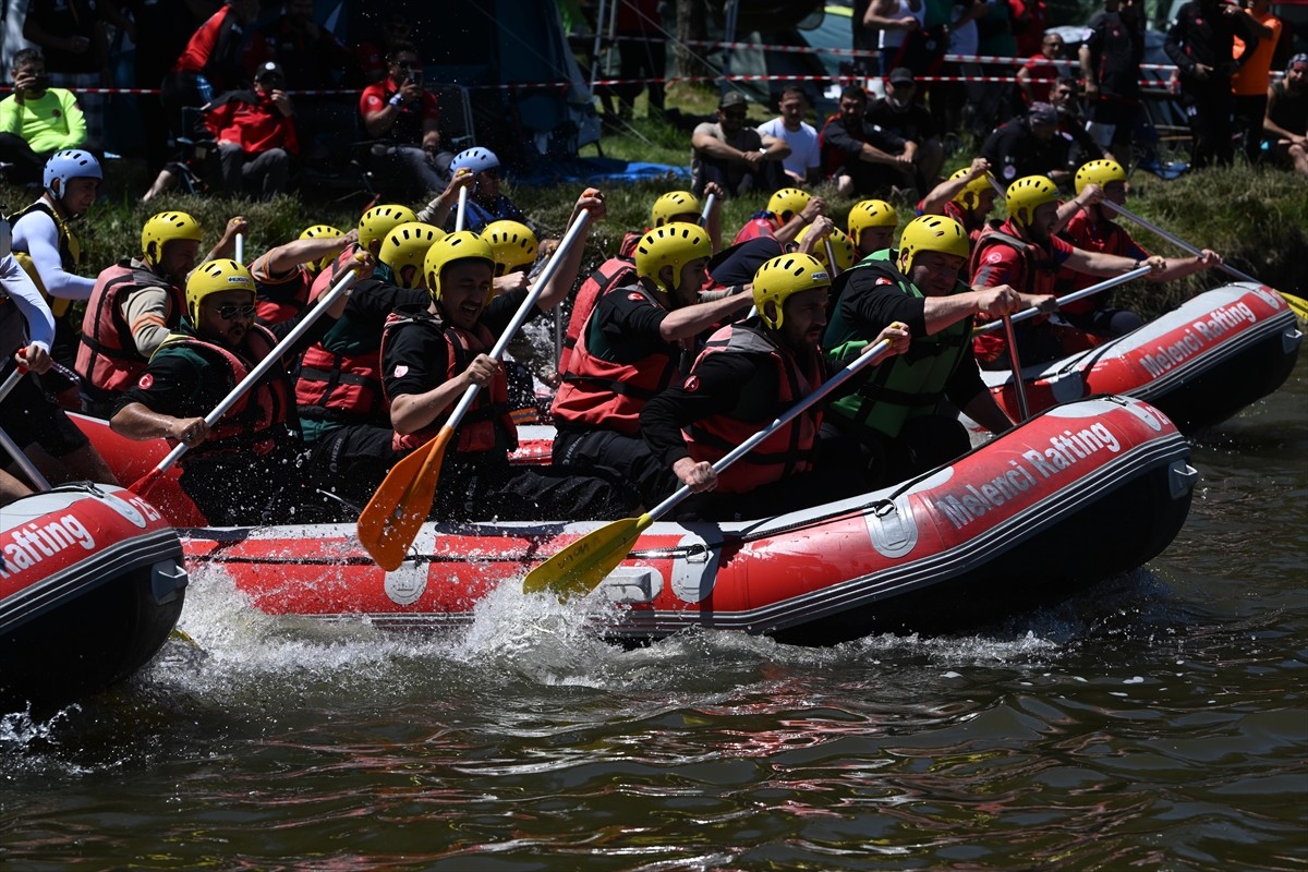 Düzce'nin Kaynaşlı ilçesine bağlı Topuk Yaylası'nda, AFAD akreditasyonuna sahip 55 ekipten 732...