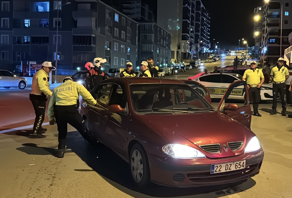 Edirne Emniyet Müdürlüğü ekipleri Kurban Bayramı öncesinde kent genelinde denetim gerçekleştirdi....