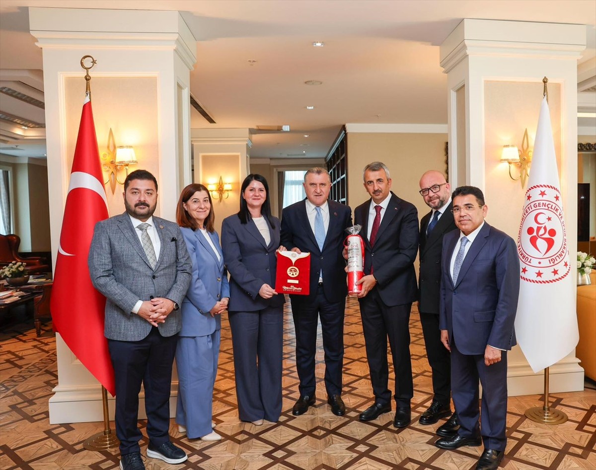 Edirne Valisi Yunus Sezer ve Belediye Başkanı Filiz Gencan Akın, 664. Tarihi Kırkpınar Yağlı...