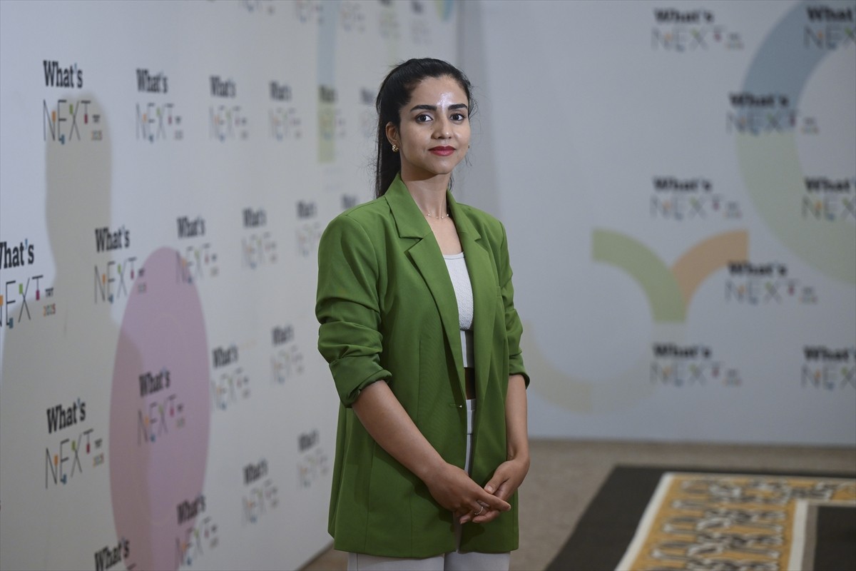 Eğitimden mahrum bırakılan Afgan kızlarına gizlice eğitim veren Arezo ile The Dreams Book'un...