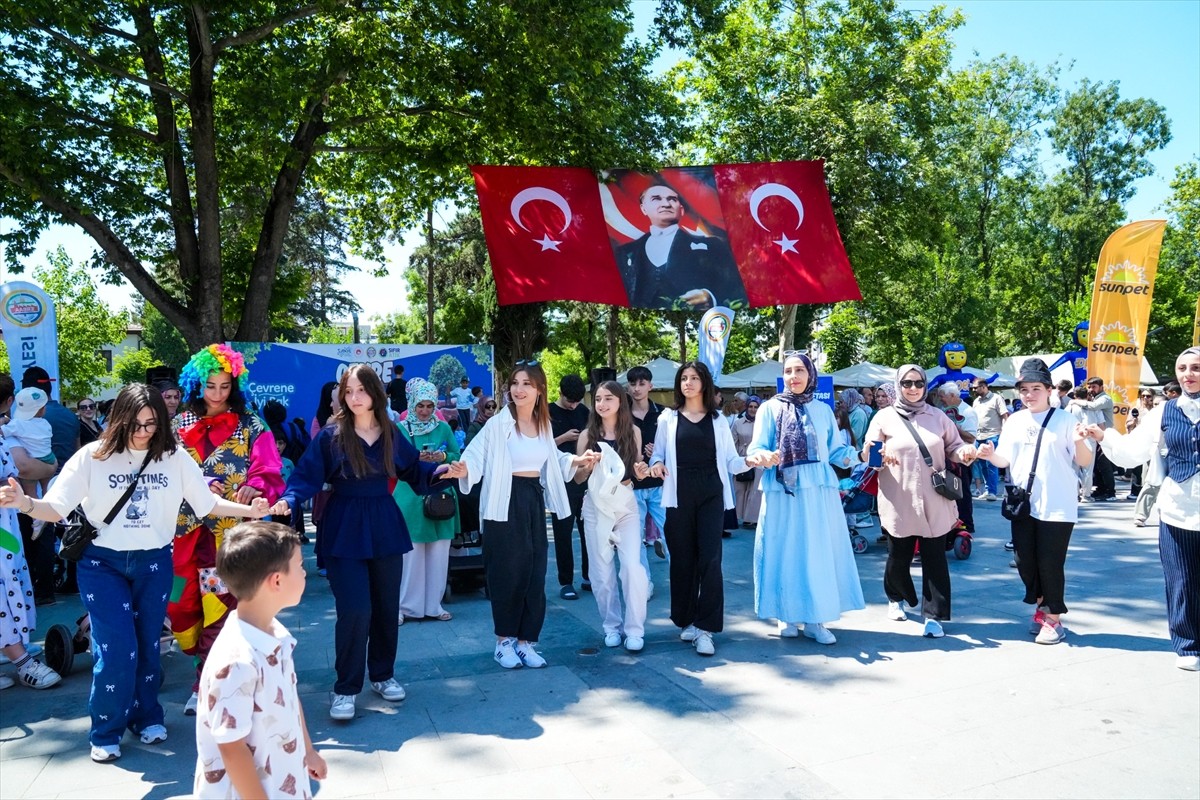 Erbaa Belediyesi tarafından, çevre bilincini çocuklara aşılamak için karne gününde Çevre Festivali...
