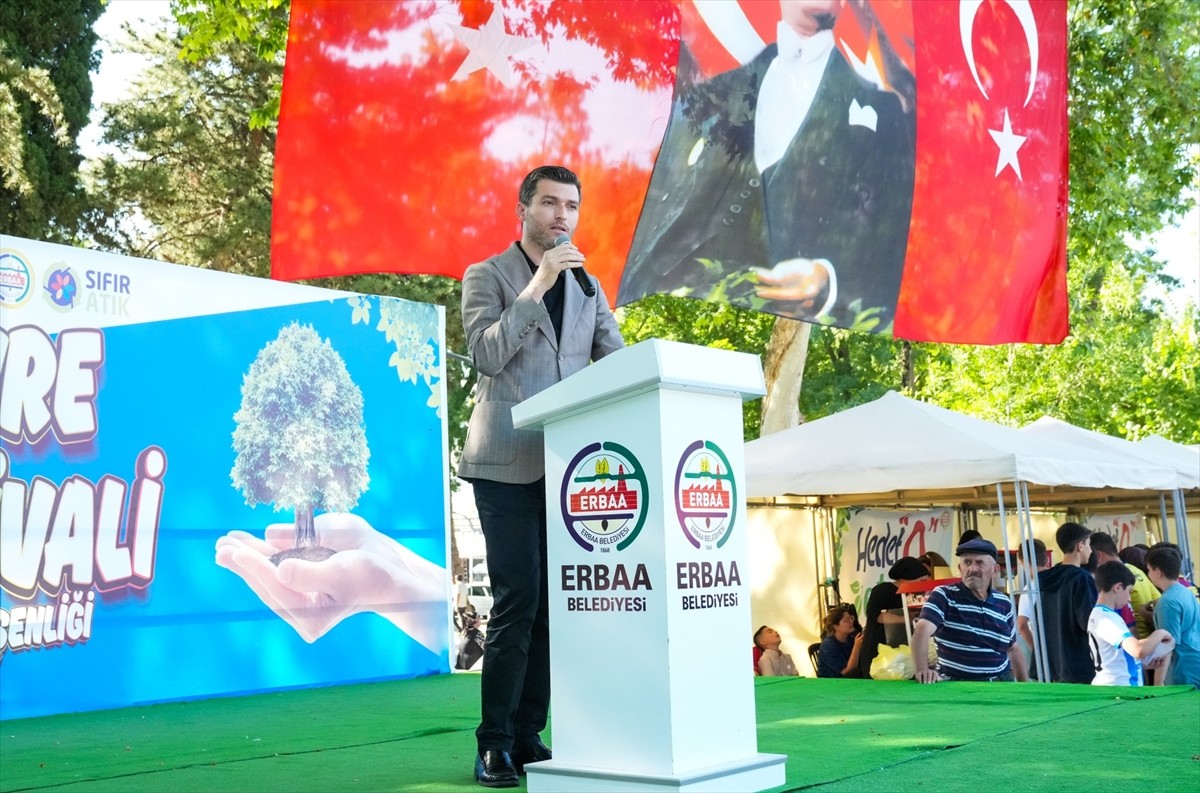 Erbaa Belediyesi tarafından, çevre bilincini çocuklara aşılamak için karne gününde Çevre Festivali...