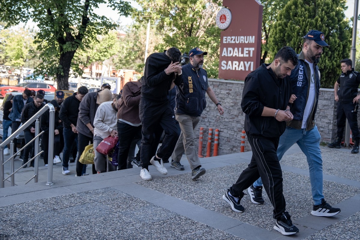 Erzurum merkezli 7 ilde eş zamanlı düzenlenen sahte ilan dolandırıcılığı operasyonunda gözaltına...