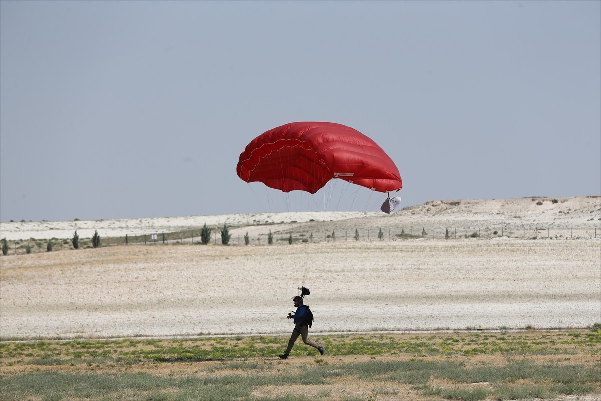 Eskişehir'de, Sivrihisar Havacılık Kulübü Derneğince bu yıl 6'ncısı düzenlenen "Model Uçak ve...