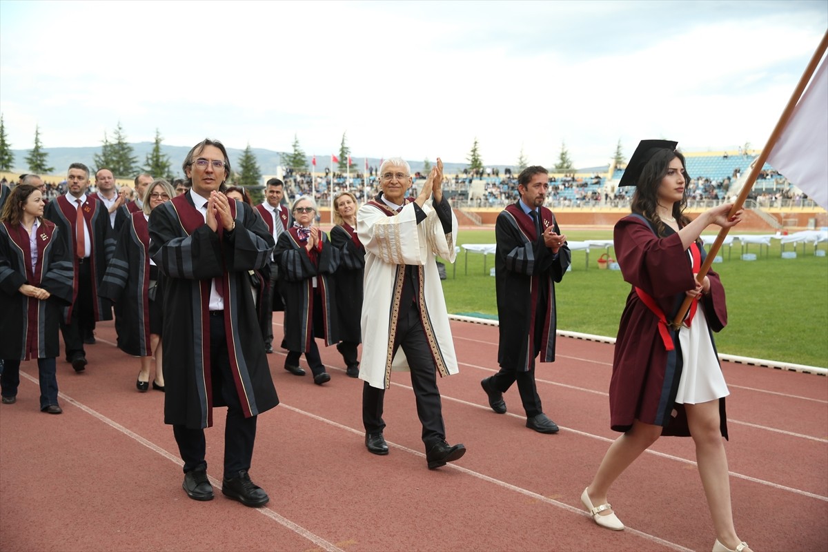 Eskişehir Teknik Üniversitesinden (ESTÜ) 2024-2025 akademik yılında mezun olan öğrenciler için...