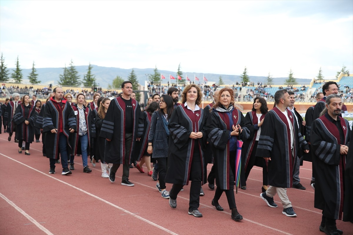 Eskişehir Teknik Üniversitesinden (ESTÜ) 2024-2025 akademik yılında mezun olan öğrenciler için...