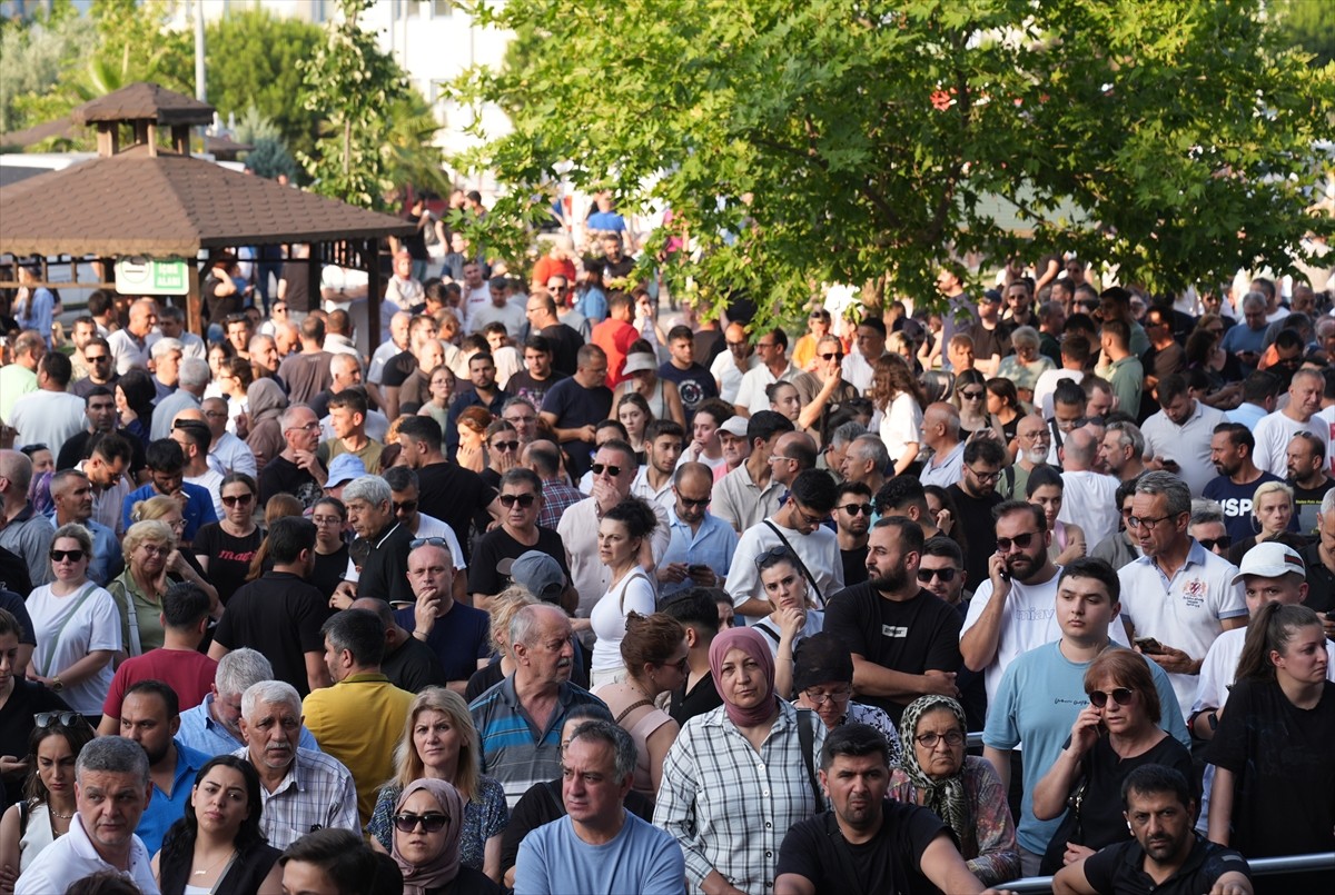 Evinde elektrik akımına kapılan ve kaldırıldığı hastanede hayatını kaybeden Manisa Büyükşehir...