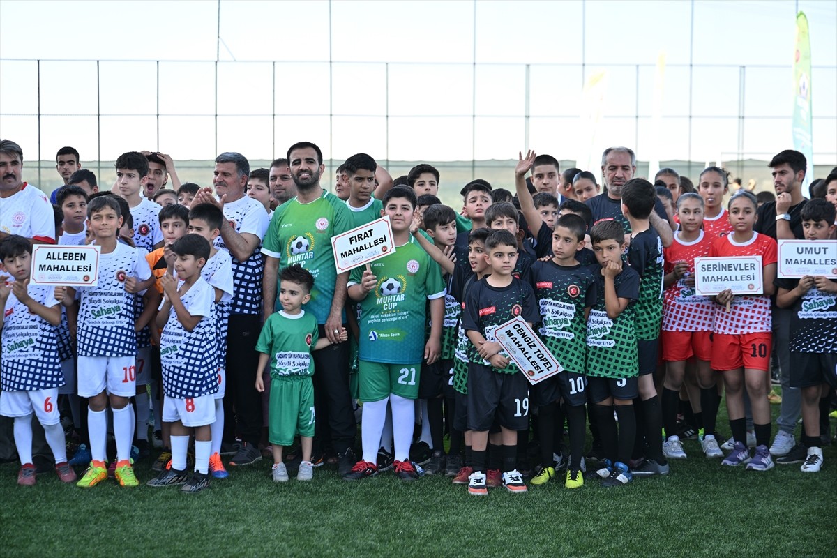 Gaziantep'te 25 mahallenin yer aldığı futbol turnuvası düzenlenen törenle başladı. Törene...