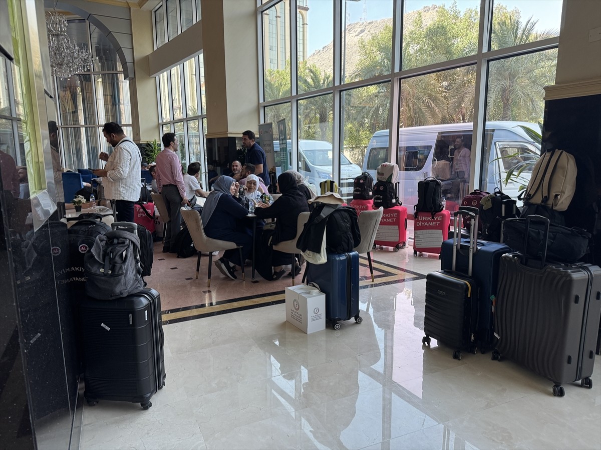 Hacılar mukaddes topraklardaki ibadetlerini tamamlamalarının ardından yarından itibaren yurda...