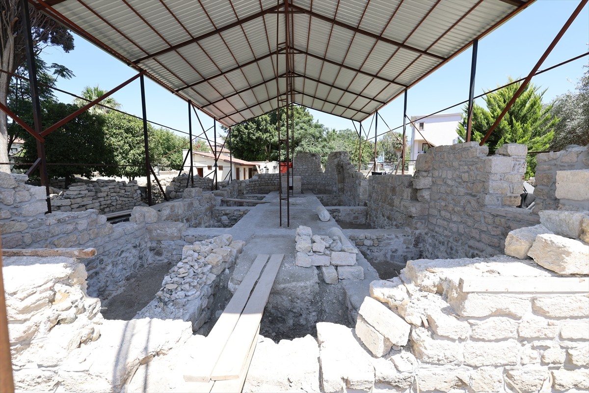 Hatay'da 6 Şubat 2023'teki depremlerde kısmen yıkılan Mar Yuhanna Rum Ortodoks Kilisesi'nin...