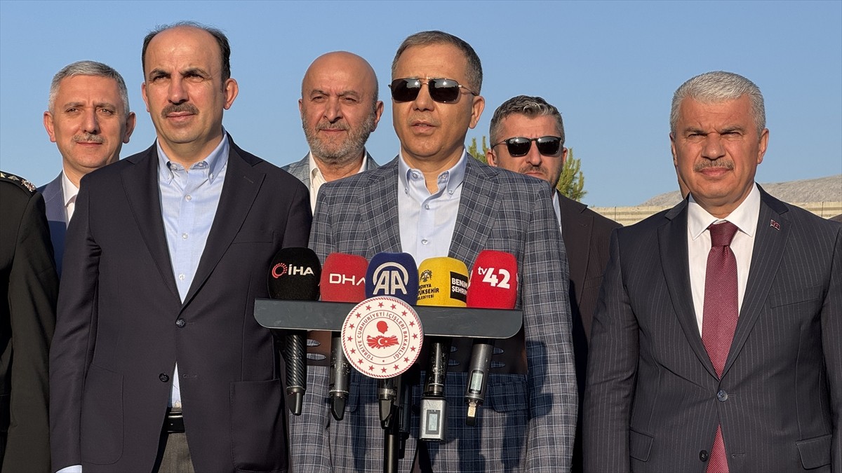 İçişleri Bakanı Ali Yerlikaya (ortada), Kurban Bayramı dolayısıyla geldiği memleketi Konya'da Özel...