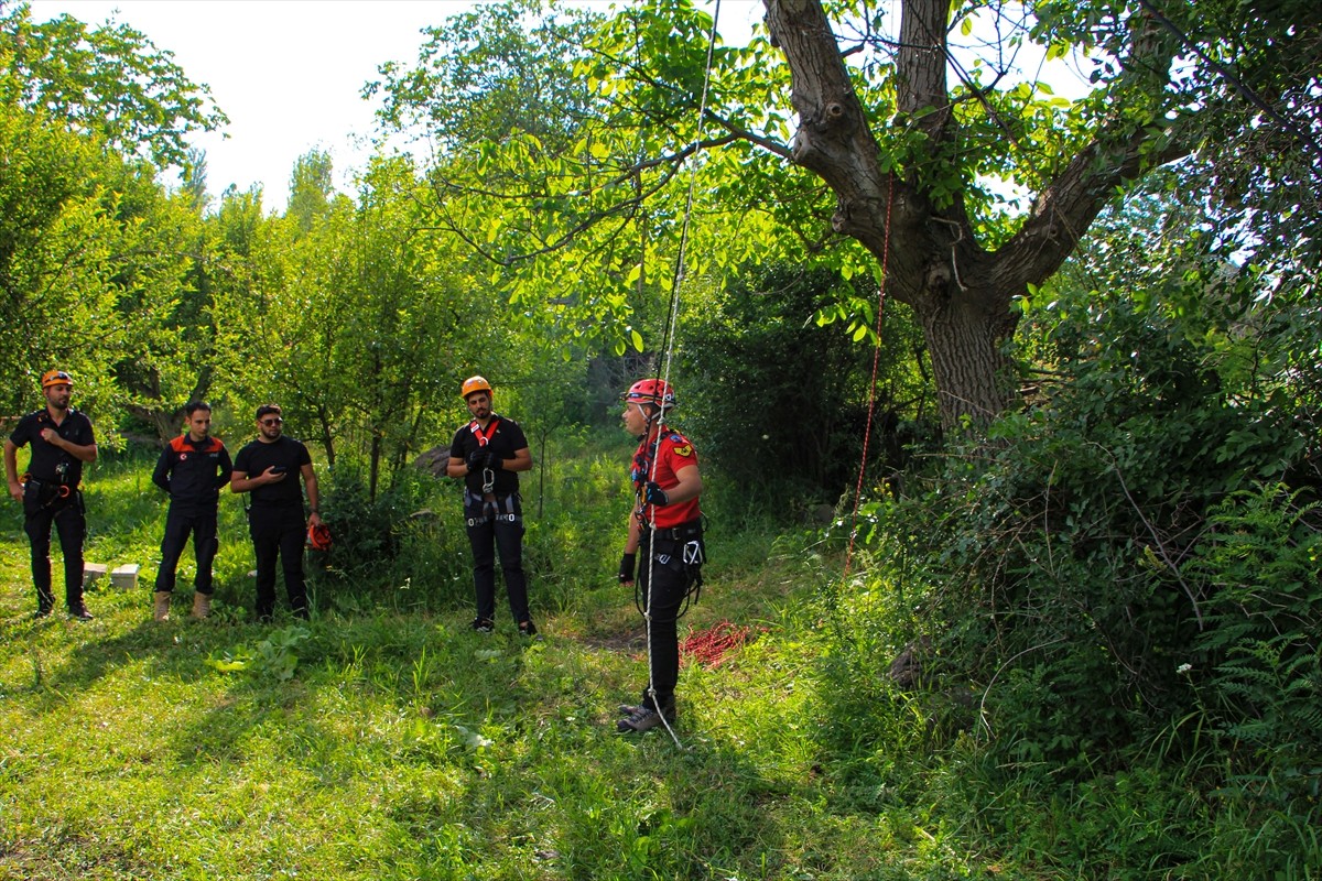 Iğdır'da İl Afet ve Acil Durum Müdürlüğü (AFAD) tarafından akredite edilen dernekler için arama...