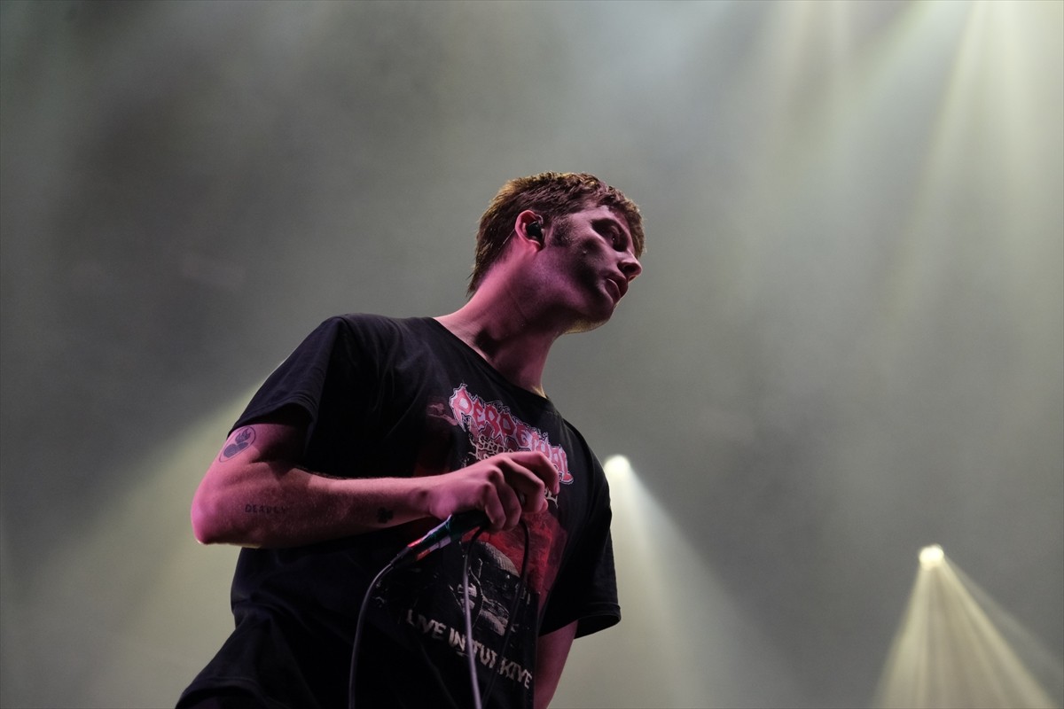 İrlandalı müzik grubu "Fontaines D.C." İstanbul konserinde Filistin'e destek mesajı verdi.