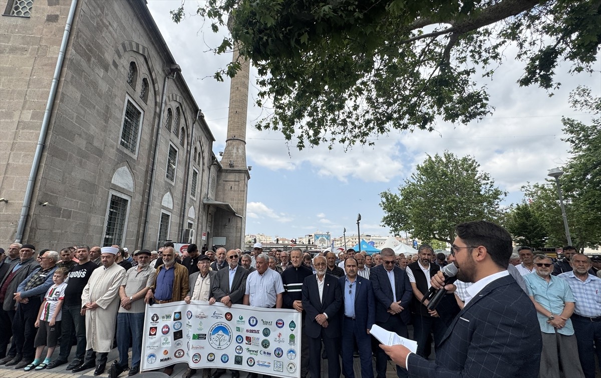  İsrail'in Mavi Marmara gemisi ve Gazze'deki saldırılarında yaşamını yitirenler için Kayseri'de...