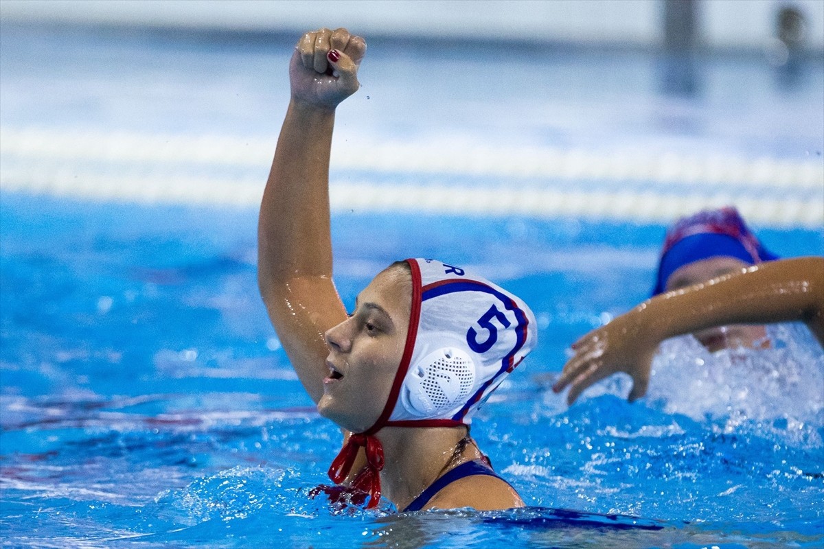 İstanbul'da düzenlenen 16 Yaş Altı Kızlar Avrupa Sutopu Şampiyonası'nda Türkiye ile Slovakya...