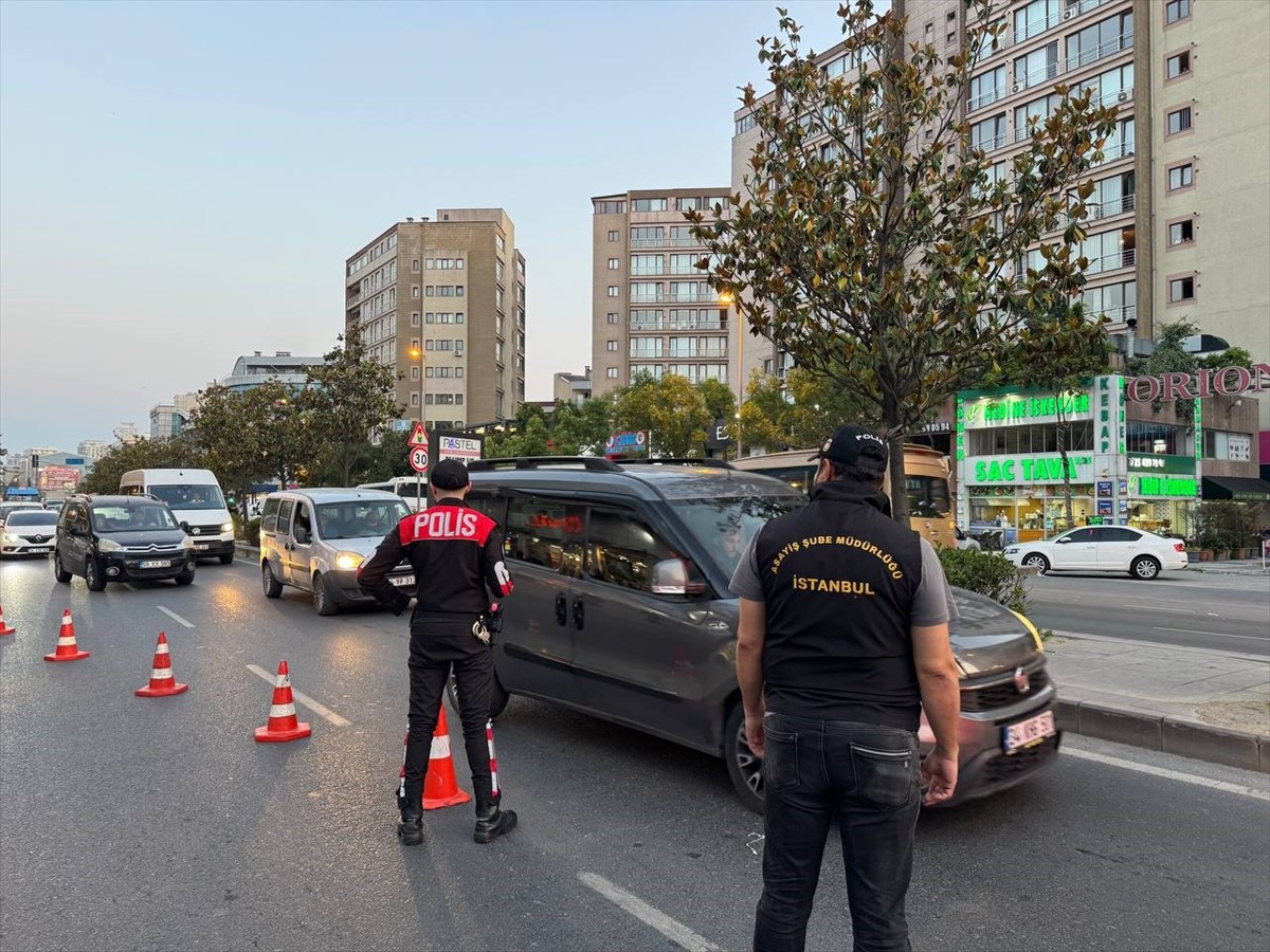 İstanbul Emniyet Müdürlüğü ekiplerince, suçla mücadele kapsamında faillerin tespiti ve yakalanması...