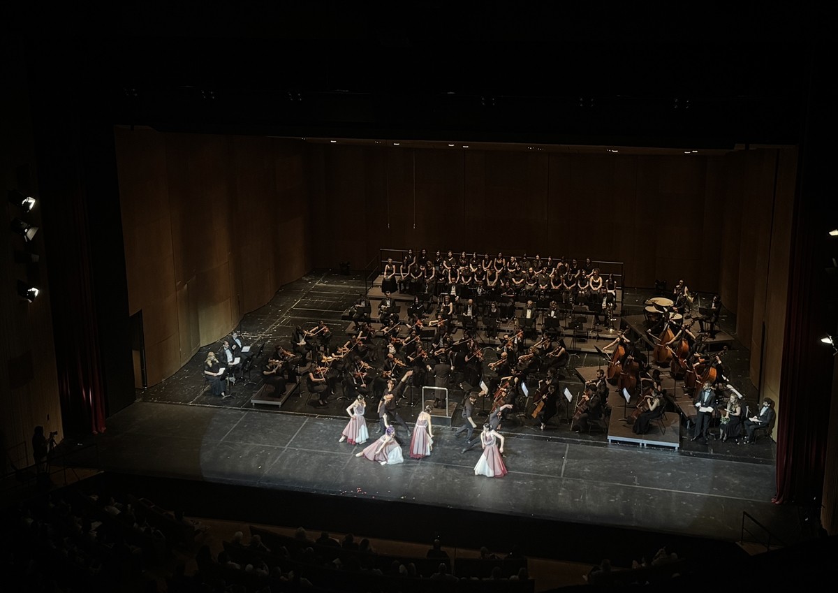 İstanbul Filarmoni Derneği, kuruluşunun 80. yıl dönümünü Atatürk Kültür Merkezi'nde (AKM)...