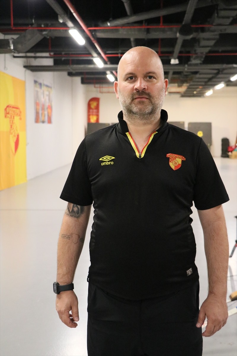 İzmir'de 1925 yılında kurulan, futbol başta olmak üzere birçok branşta faaliyet gösteren Göztepe...