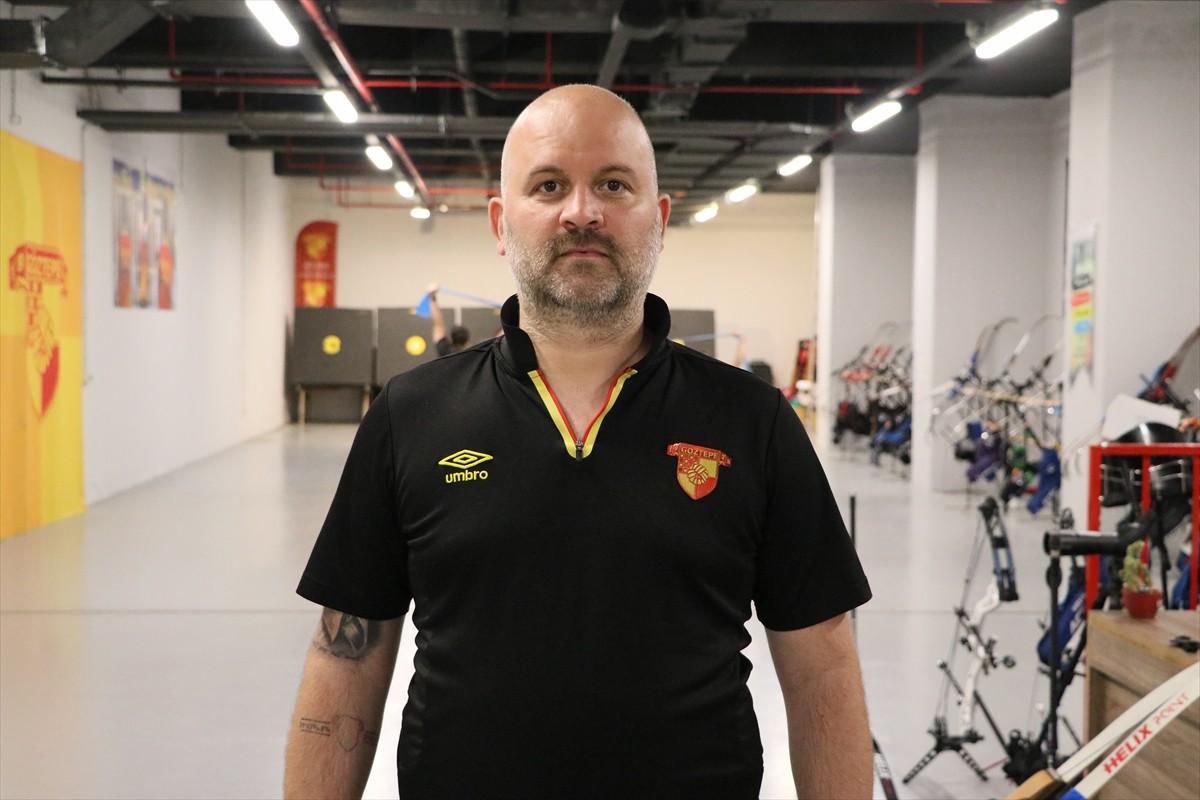 İzmir'de 1925 yılında kurulan, futbol başta olmak üzere birçok branşta faaliyet gösteren Göztepe...