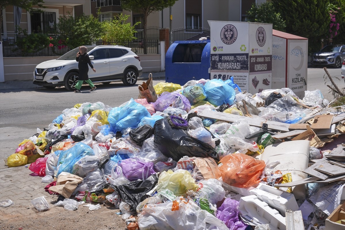 İzmir'in Buca Belediyesinde işçilerin maaşlarını düzensiz aldıkları gerekçesiyle 8 gün önce...