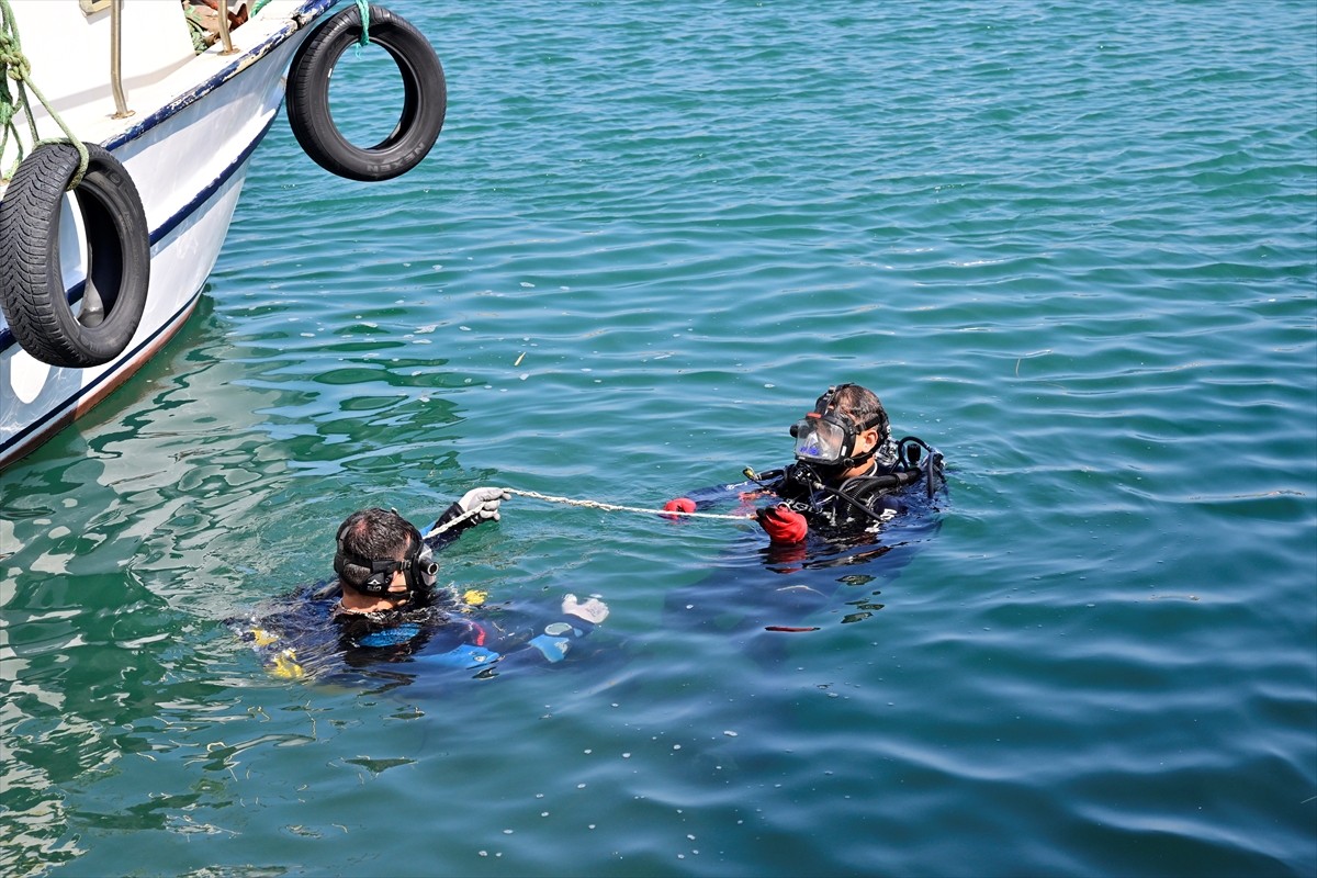 İzmir'in Güzelbahçe ilçesinde, Balıkçılık ve Su Ürünleri Şube Müdürlüğü ve İl Emniyet Müdürlüğü...