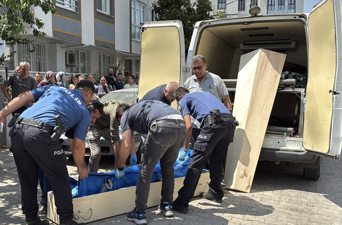 İzmir'in Tire ilçesinde tartıştığı eşini av tüfeğiyle öldüren 75 yaşındaki kişi, aynı silahla...