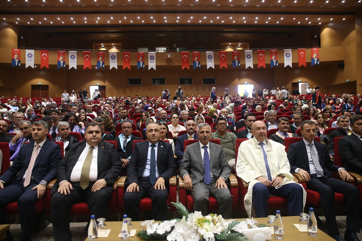 Kahramanmaraş Sütçü İmam Üniversitesi'nde (KSÜ) mezun olan öğrenciler için tören...