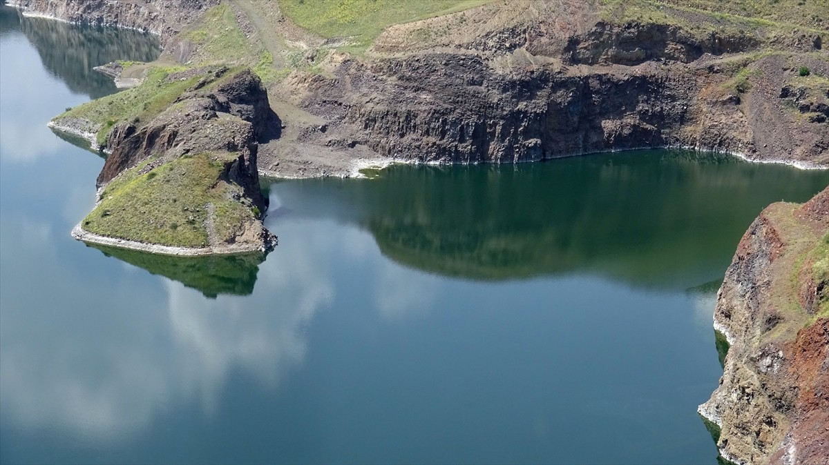 Kars'ın Sarıkamış ilçesindeki Karakurt HES Barajı'nın doluluk oranı, bölgede etkili olan...