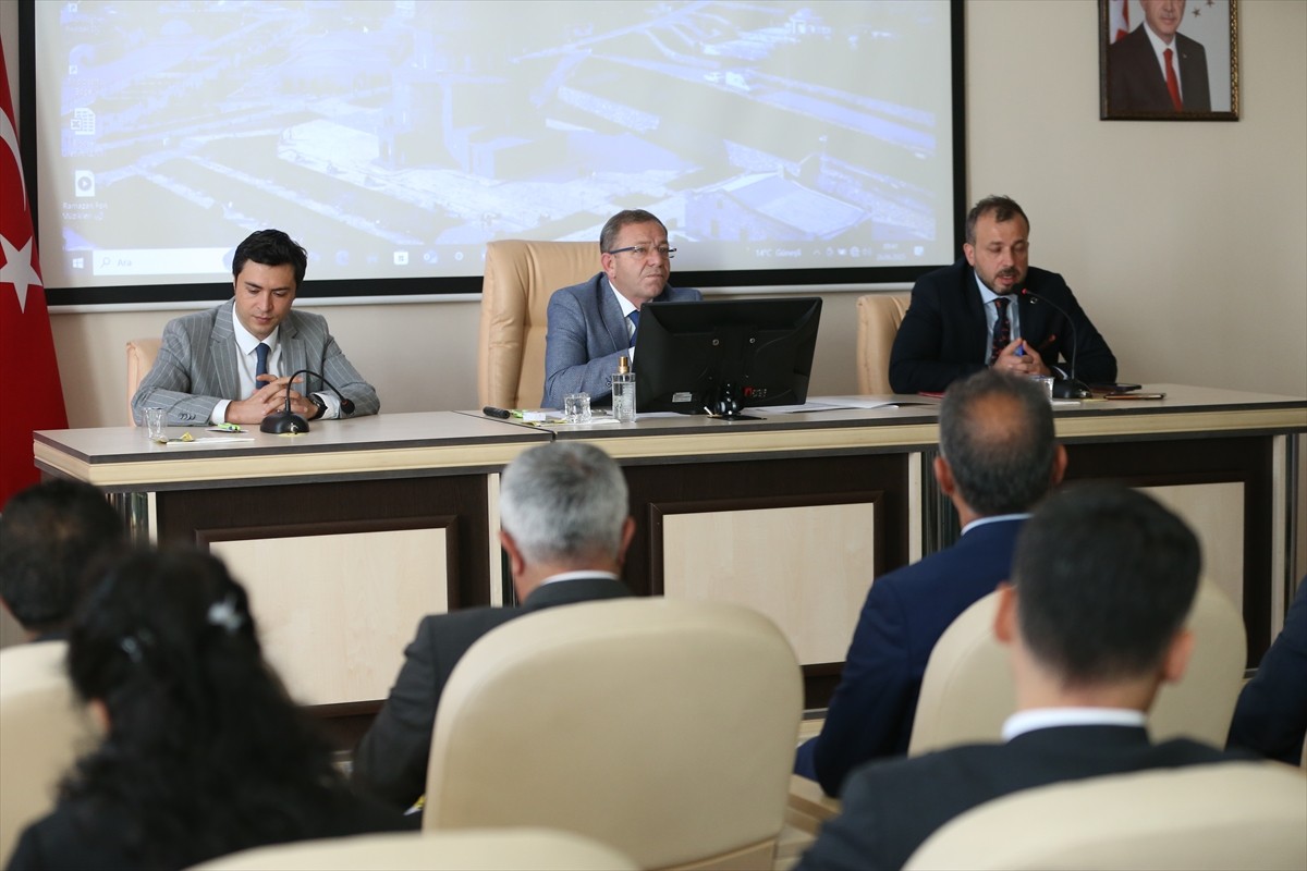 Kars'ta Gazi Toplantı Salonunda düzenlenen "2025 Yılı İl Su Kurulu Toplantısı" Vali Ziya Polat...