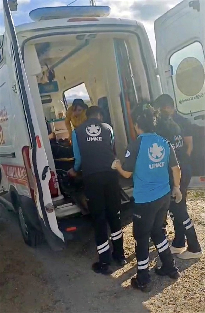 Kars’ın Susuz ilçesinde yaylada hayvanları otlatırken dengesini kaybederek kayalıktan düşen çoban...