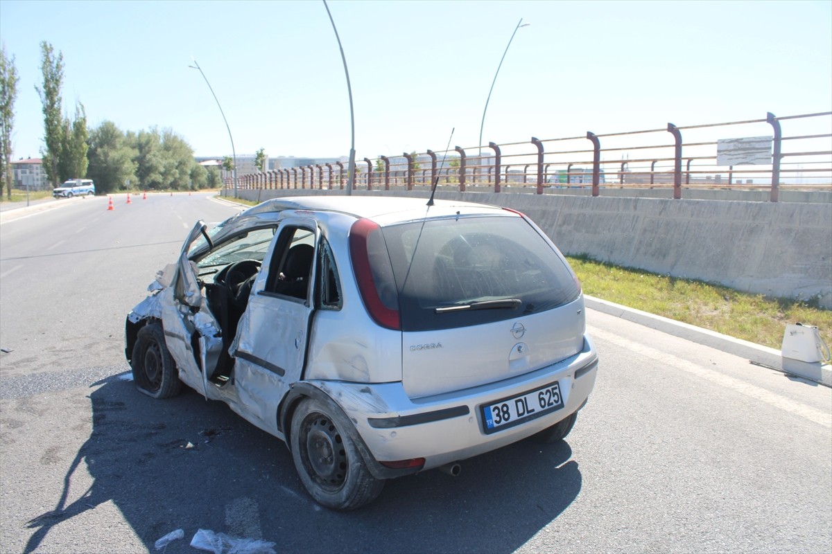 Kayseri'nin Melikgazi ilçesindeki trafik kazasında hamile bir sürücü yaşamını yitirdi. İhbar...