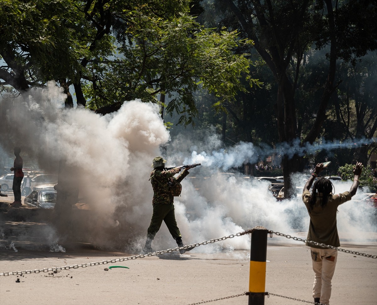 Kenya'da blog yazarı Albert Ojwang'ın polis nezaretindeyken hayatını kaybetmesine tepki gösteren...