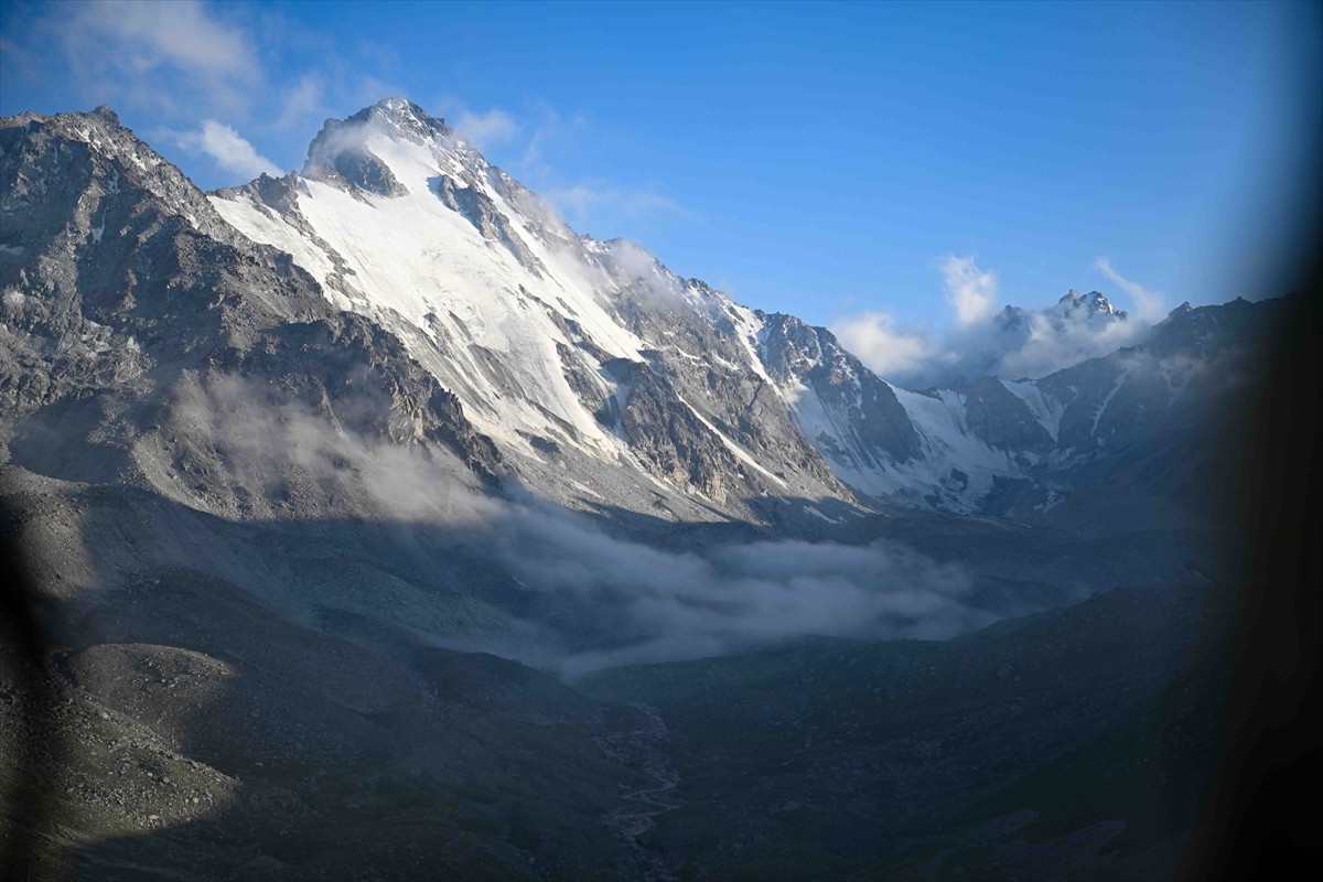 Kırgızistan'ın başkenti Bişkek'in yer aldığı Çuy Bölgesi'ne bağlı Issık Ata ilçesindeki Takır-Tor...