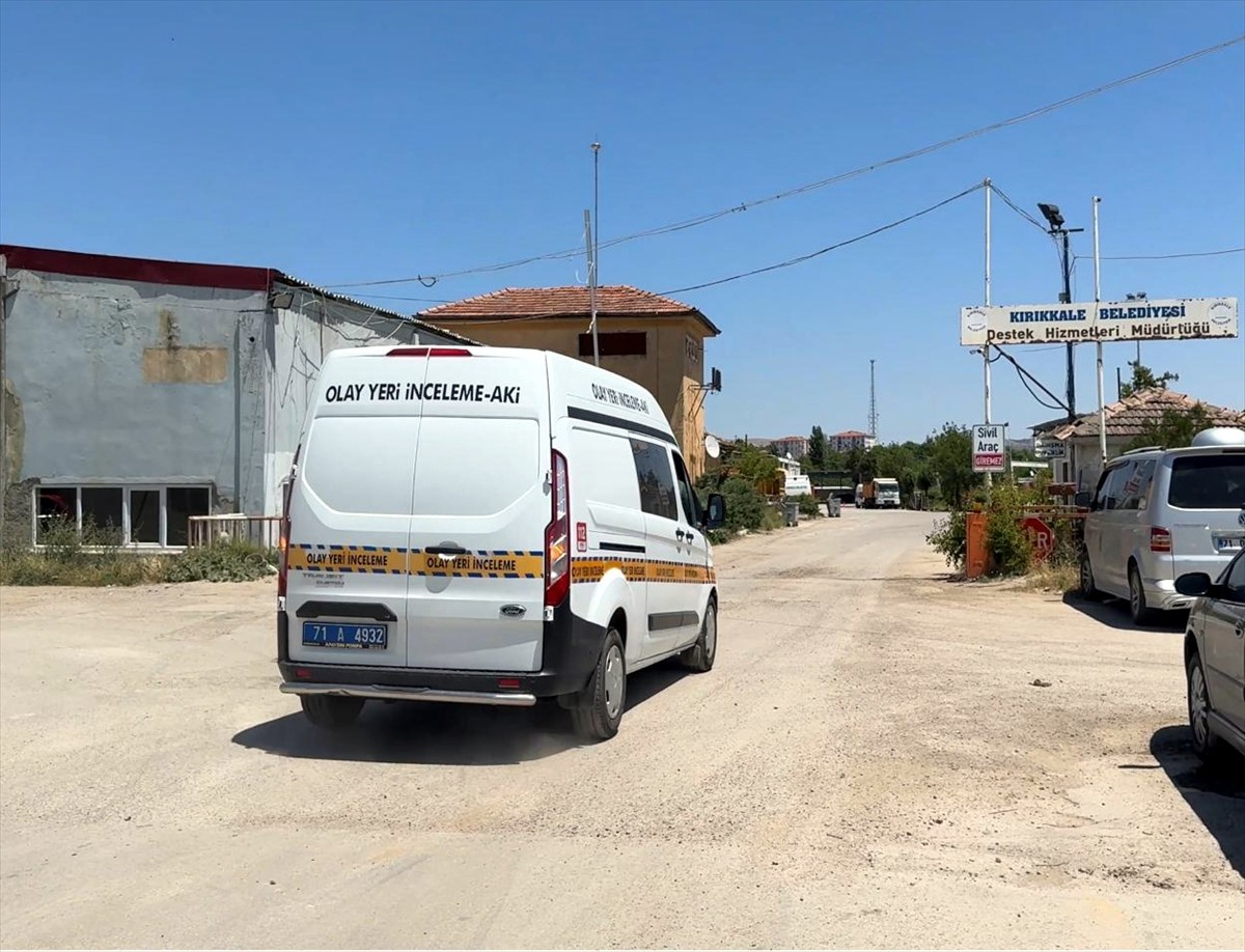 Kırıkkale Belediyesi Destek Hizmetleri Müdürlüğü'nde köpük tüpünün patlaması sonucu bir kişi ağır...