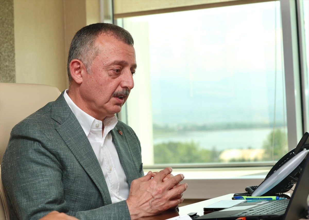 Kocaeli Büyükşehir Belediye Başkanı Tahir Büyükakın, Gazze Belediye Başkanı Yahya es-Serrac ile...