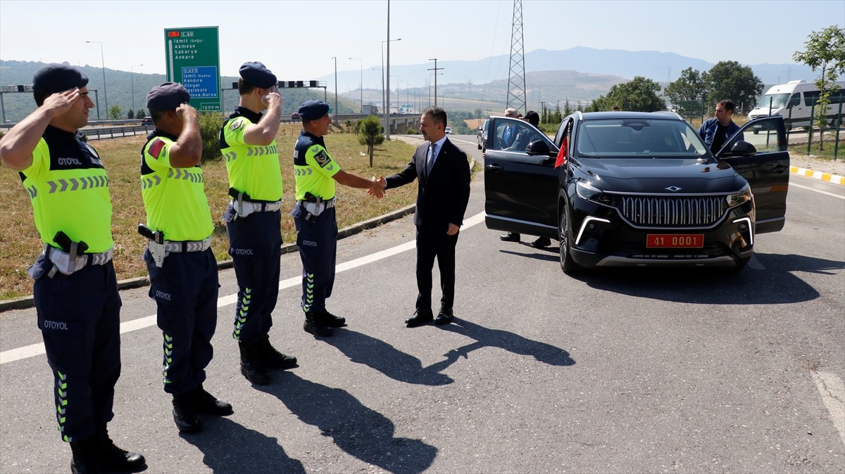Kocaeli Valisi İlhami Aktaş, kentte Kurban Bayramı trafiği tedbirlerine yönelik incelemelerde...