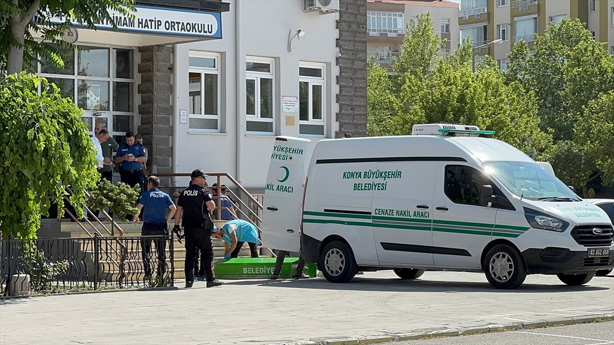 Konya'da rehberlik öğretmeni, okulda uğradığı silahlı saldırıda hayatını kaybetti. İhbar üzerine...