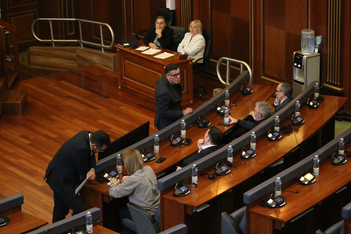 Kosova'da 9 Şubat'taki genel seçimin üzerinden 4 ay geçmesine rağmen meclis başkanının...