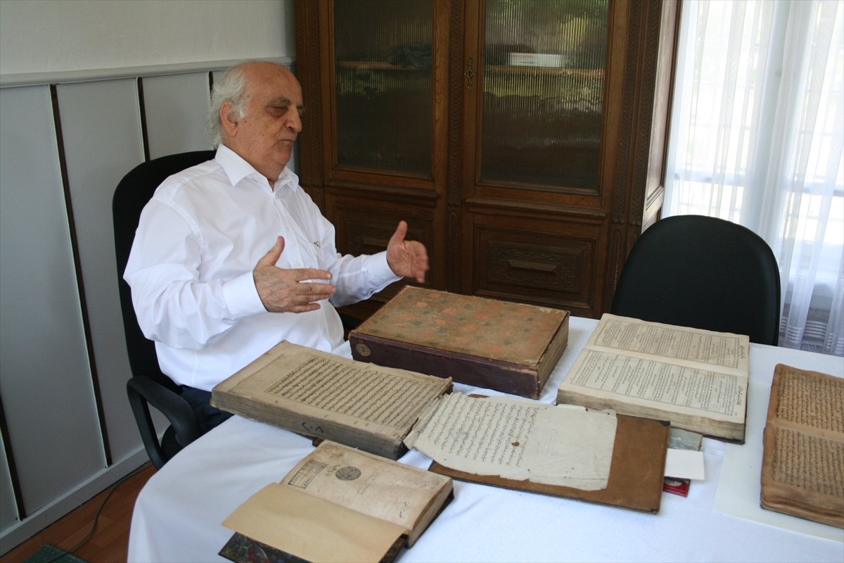 Kültür ve Turizm Bakanı Mehmet Nuri Ersoy, Prof. Dr. Fuat Sezgin (fotoğrafta) ve Dr. Ursula Sezgin...