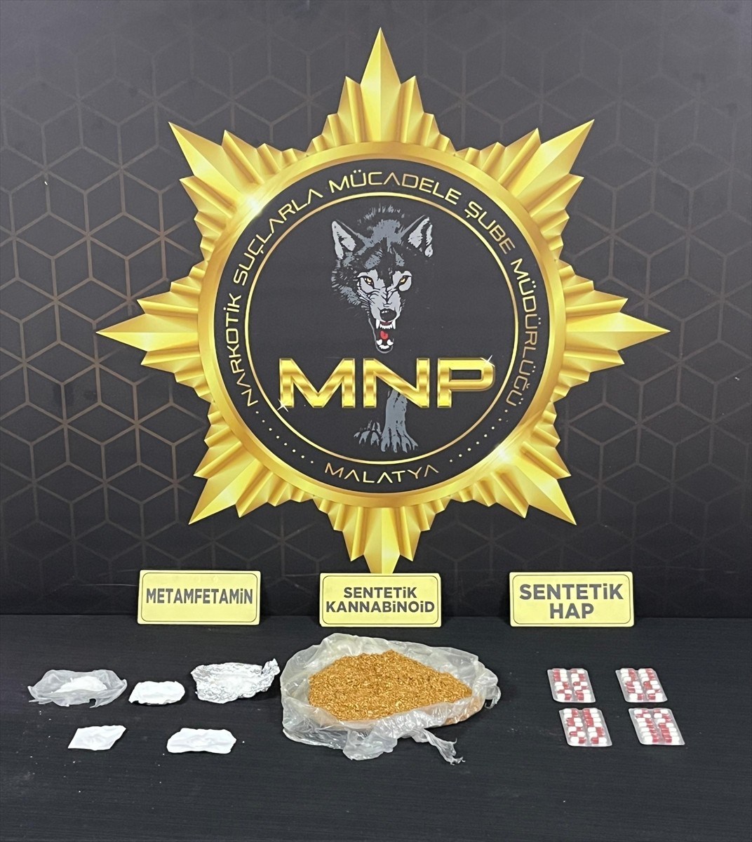 Malatya'da düzenlenen uyuşturucu operasyonunda gözaltına alınan 9 zanlıdan 8’i tutuklandı....