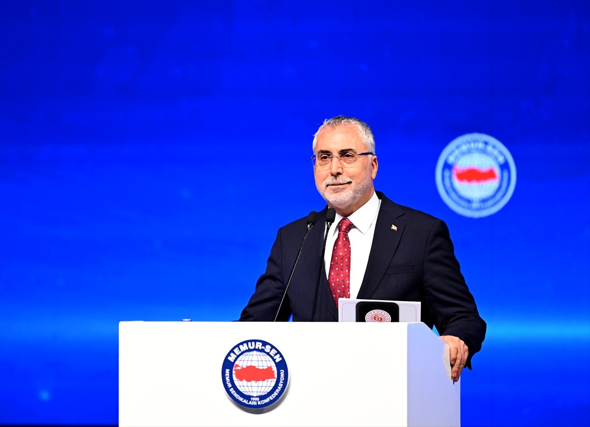 Memur -Sen Genel Başkanı Ali Yalçın, ATO Congresium'da düzenlenen “Memur-Sen 30. Yıl Vefa...