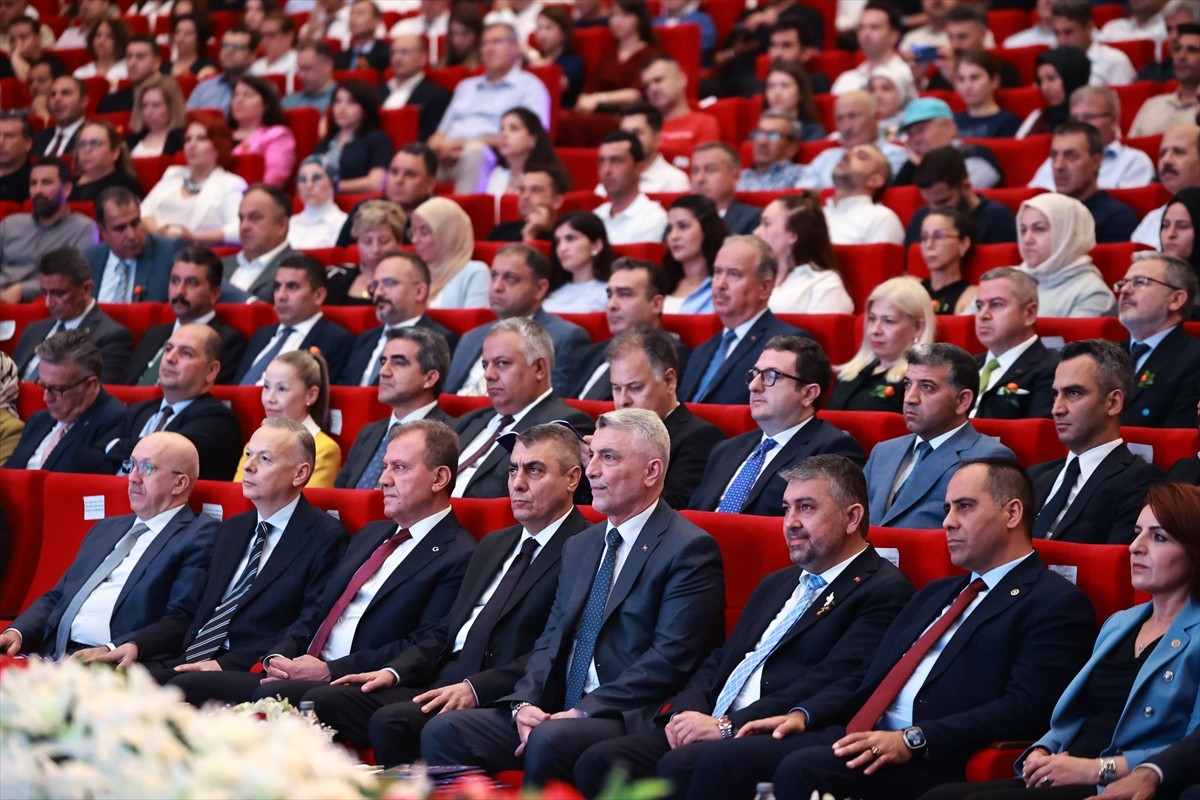 Mersin Ekonomi Zirvesi Sonuç Bildirgesi Toplantısı, Mersin Üniversitesi Akdeniz Kültür Merkezi'nde...