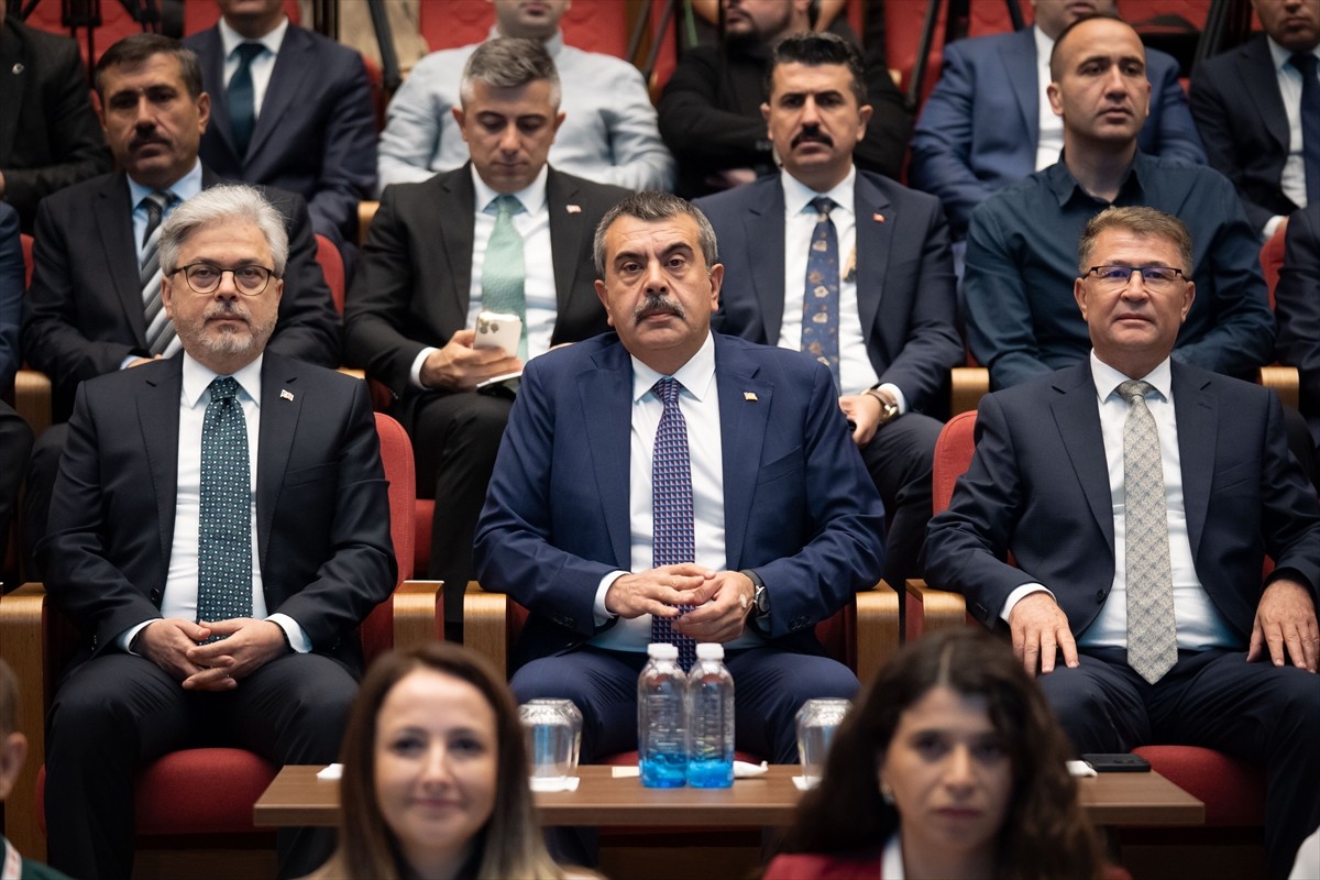 Milli Eğitim Bakanlığınca (MEB), Türkiye Yüzyılı Maarif Modeli'nin kuramsal temelleri, uygulama...