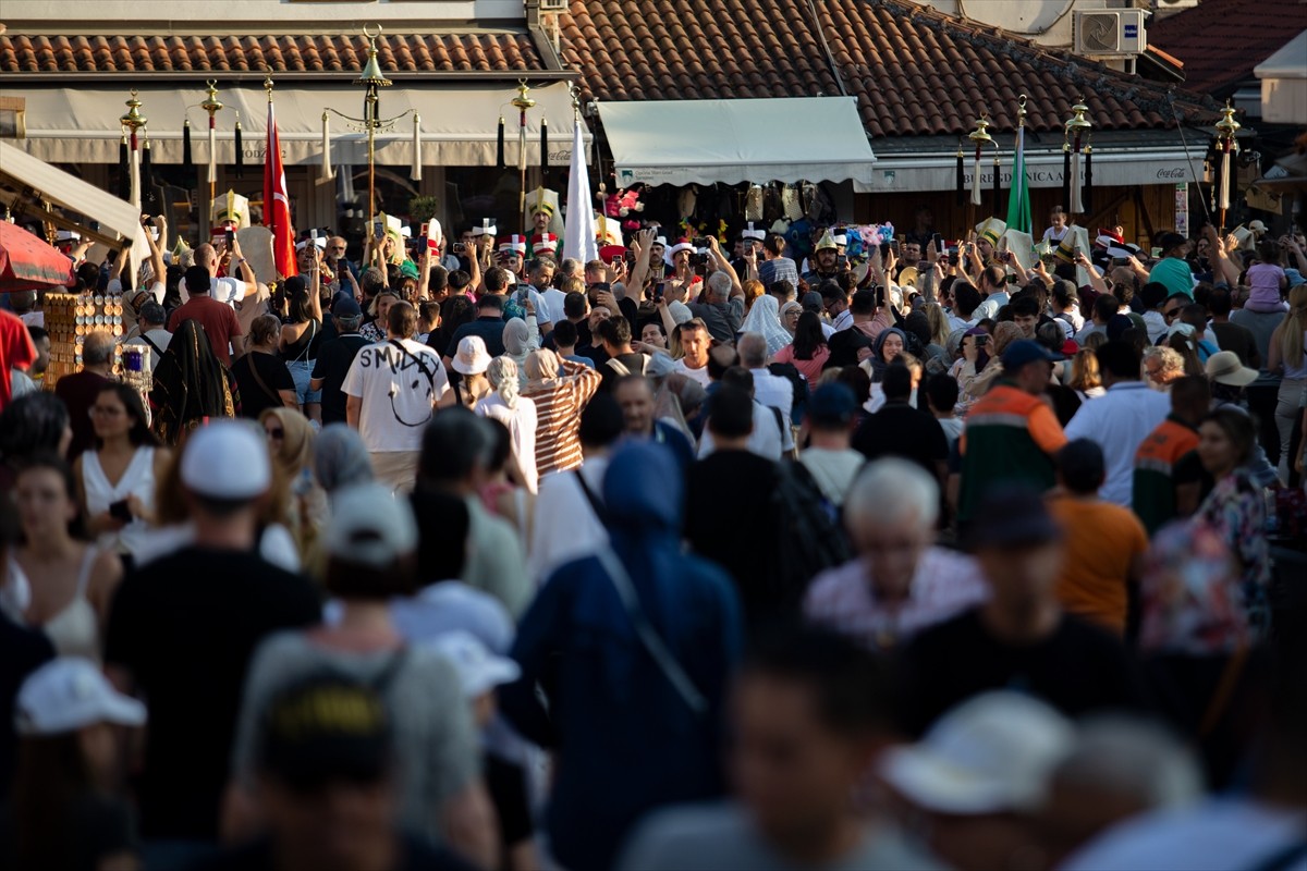 Milli Savunma Bakanlığı Mehteran Birliği, Bosna Hersek'in başkenti Saraybosna'da konser verdi.