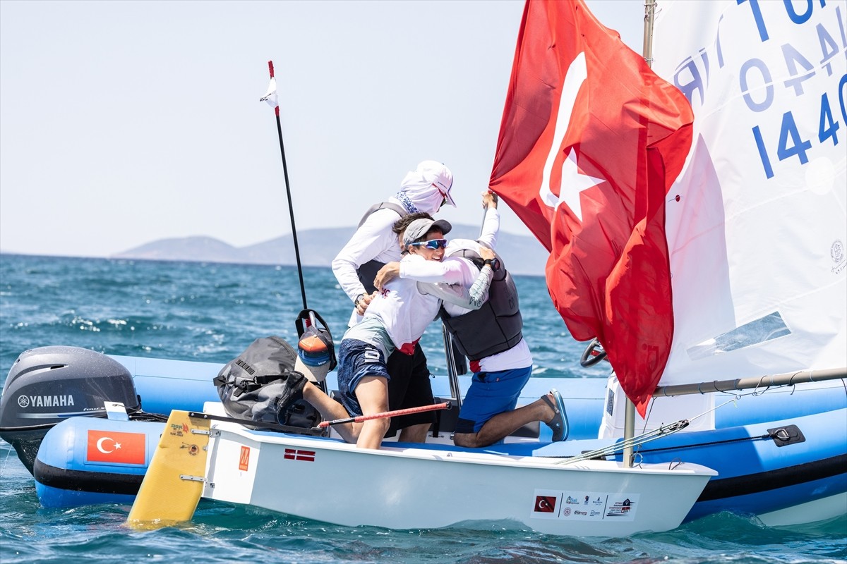 Milli yelkenciler, İzmir'in Çeşme ilçesinde düzenlenen 2025 Optimist Avrupa Şampiyonası'nda 1...