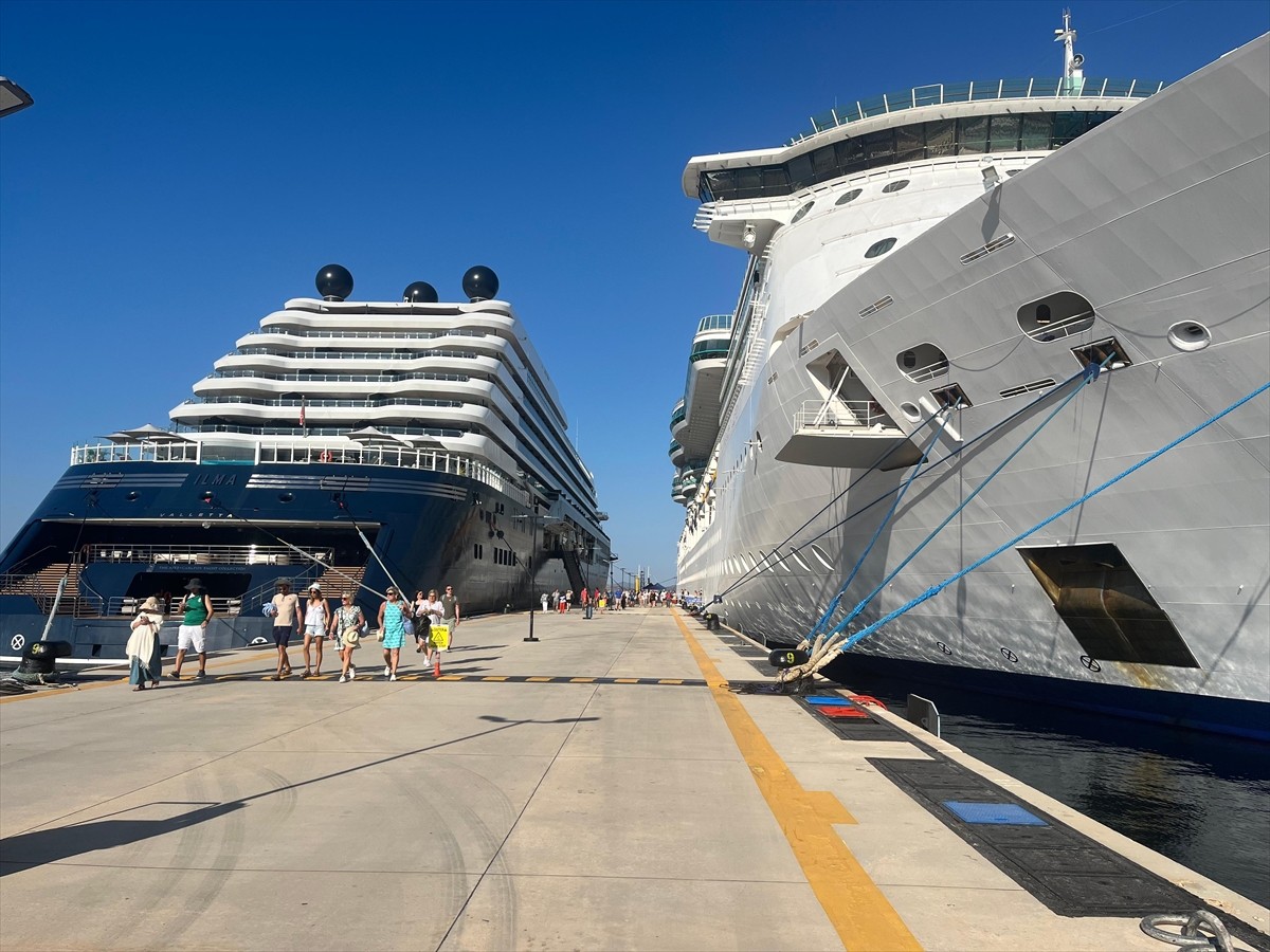 Muğla'nın Bodrum ilçesine, "Brilliance of the Seas" ve "Ilma" kruvaziyerleriyle 2 bin 643 yolcu...