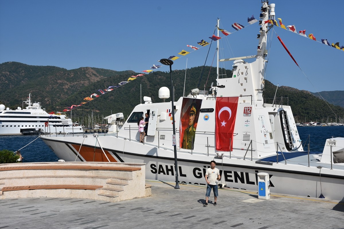 Muğla'nın Marmaris ilçesinde, Sahil Güvenlik Komutanlığının kuruluşunun 43. yıl dönümü dolayısıyla...