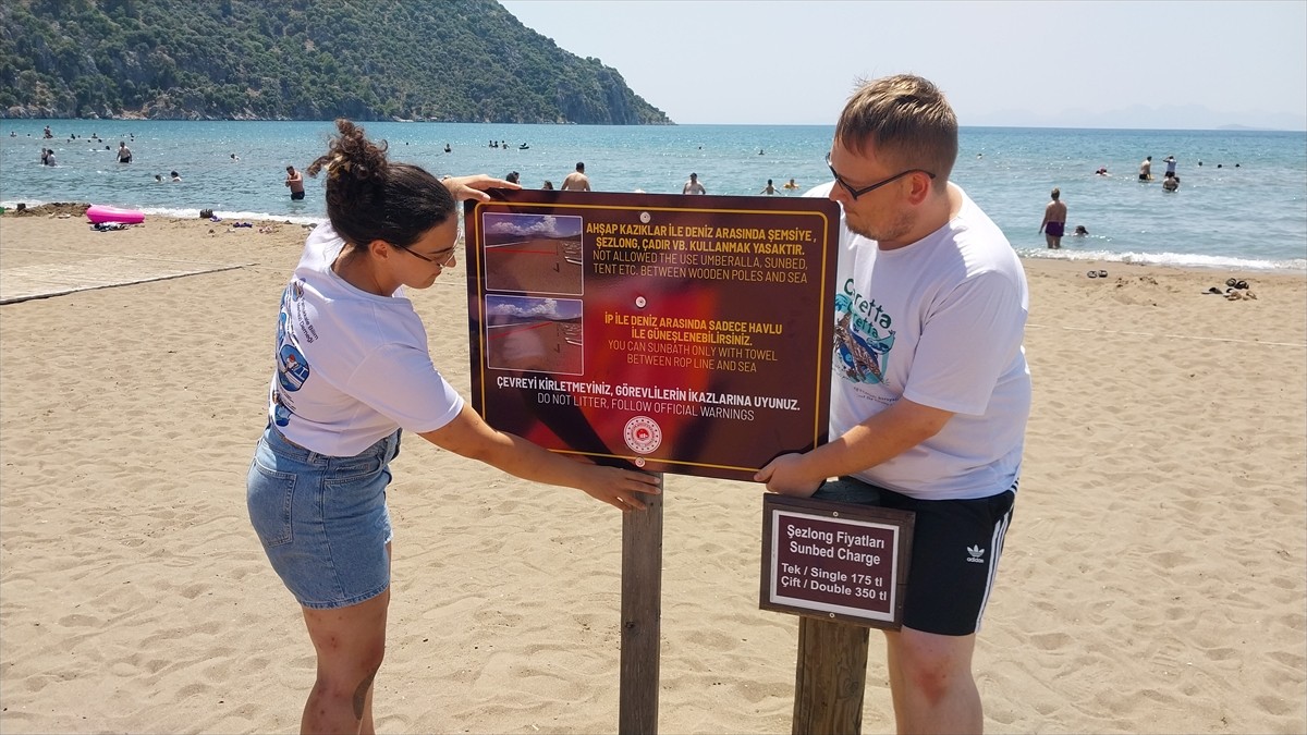 Muğla'nın Ortaca ilçesindeki İztuzu Sahili'nde nesli tükenme tehlikesi altındaki caretta caretta...