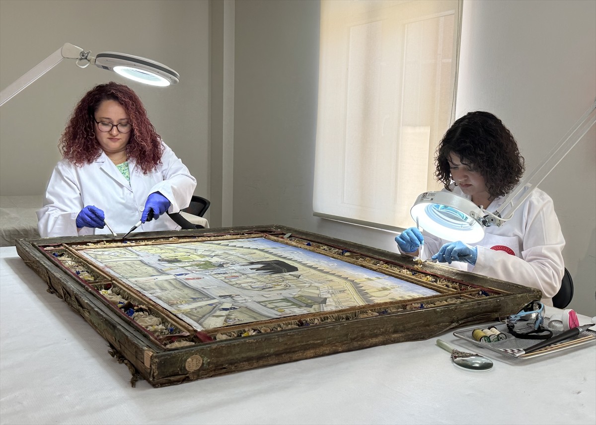 Müslümanların kıblesi olan Kabe'nin 19. yüzyıla ait görüntüsünü yansıtan "Mescid-i Haram" tablosu...