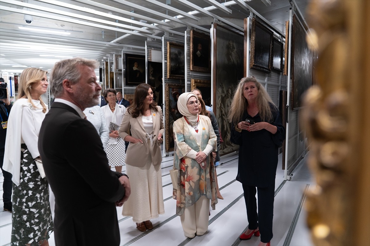 NATO Devlet ve Hükümet Başkanları Zirvesi'ne katılmak üzere Hollanda'ya gelen Cumhurbaşkanı Recep...